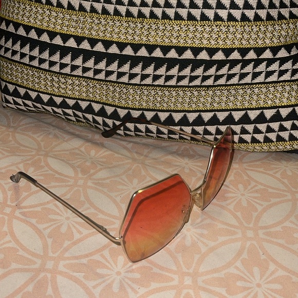 Sunglasses - Picture 2 of 4